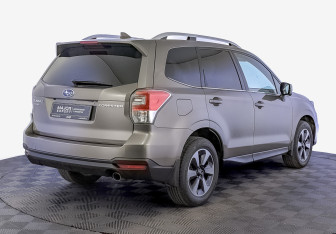 Подержанный автомобиль Subaru Forester Suv 2017 года (5 фото)