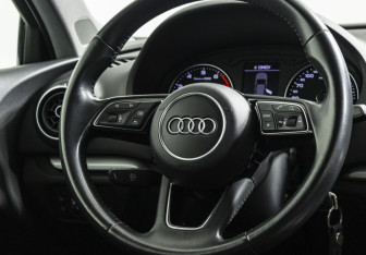 Подержанный автомобиль Audi A3 Sedan 2020 года (11 фото)