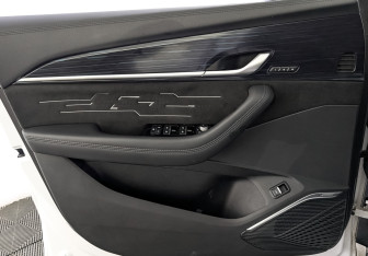 Подержанный автомобиль Geely Monjaro 2024 года (19 фото)