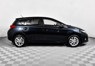 Подержанный автомобиль Toyota Auris Hatchback 2014 года (4 фото)