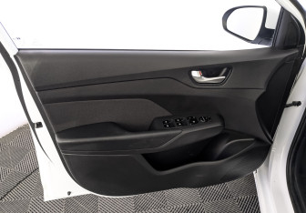 Подержанный автомобиль Hyundai Solaris Sedan 2020 года (19 фото)