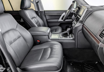 Подержанный автомобиль Toyota Land Cruiser Suv 2019 года (25 фото)