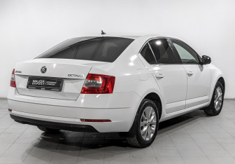 Подержанный автомобиль Skoda Octavia Liftback 2019 года (5 фото)