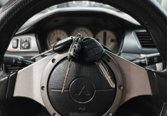 Подержанный автомобиль Mitsubishi Lancer Sedan 2006 года (15 фото)