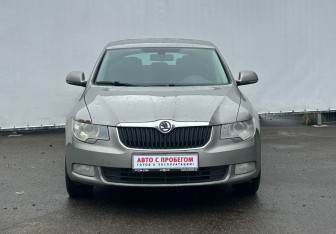 Подержанный автомобиль Skoda Superb Liftback 2010 года (2 фото)