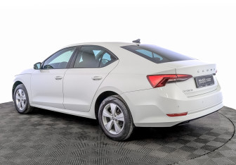 Подержанный автомобиль Skoda Octavia Liftback 2021 года (7 фото)