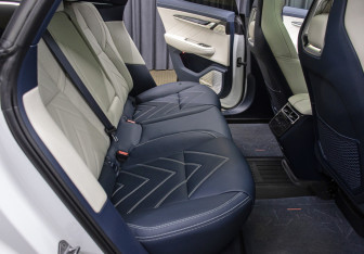 Подержанный автомобиль Zeekr 001 2023 года (12 фото)