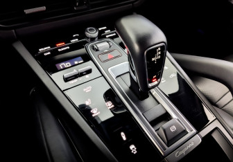 Подержанный автомобиль Porsche Cayenne 2020 года (30 фото)