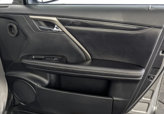 Подержанный автомобиль Lexus RX 2019 года (25 фото)