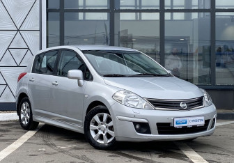 Подержанный автомобиль Nissan Tiida Hatchback 2010 года (3 фото)