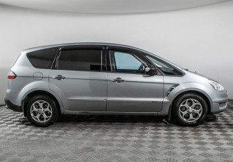 Подержанный автомобиль Ford S-MAX 2008 года (4 фото)