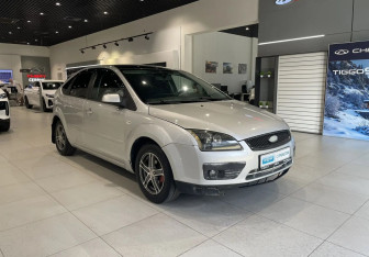 Подержанный автомобиль Ford Focus Hatchback 2007 года (3 фото)