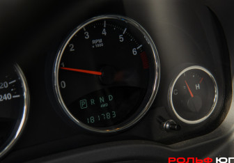 Подержанный автомобиль Jeep Compass 2012 года (9 фото)