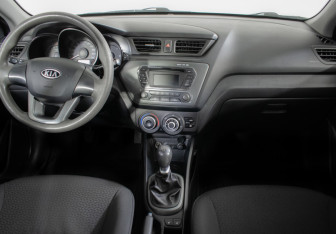 Подержанный автомобиль Kia Rio Sedan 2012 года (11 фото)