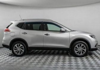 Подержанный автомобиль Nissan X-Trail 2015 года (4 фото)