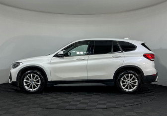 Подержанный автомобиль BMW X1 2020 года (5 фото)