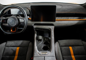 Подержанный автомобиль Zeekr 001 2023 года (12 фото)