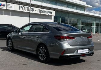Подержанный автомобиль Hyundai Sonata 2018 года (7 фото)