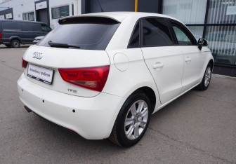 Подержанный автомобиль Audi A1 2013 года (5 фото)