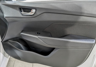 Подержанный автомобиль Hyundai Solaris Sedan 2021 года (24 фото)