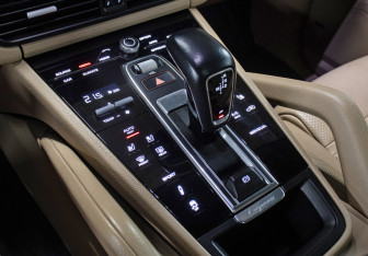 Подержанный автомобиль Porsche Cayenne 2019 года (18 фото)