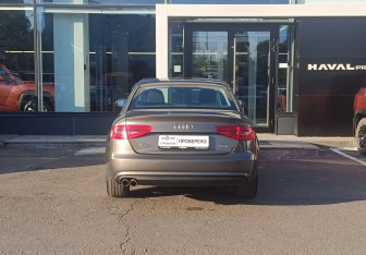 Подержанный автомобиль Audi A4 Sedan 2014 года (7 фото)
