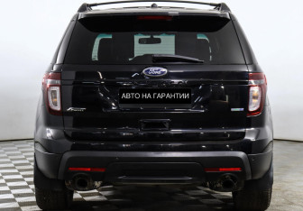 Подержанный автомобиль Ford Explorer 2014 года (4 фото)