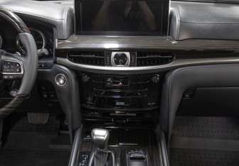 Подержанный автомобиль Lexus LX 2019 года (15 фото)