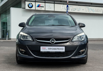 Подержанный автомобиль Opel Astra Wagon 2012 года (8 фото)