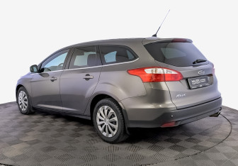 Подержанный автомобиль Ford Focus Wagon 2012 года (7 фото)