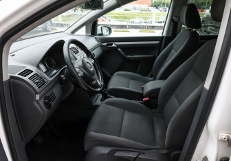 Подержанный автомобиль Volkswagen Touran 2012 года (16 фото)