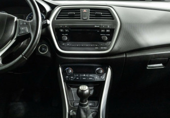 Подержанный автомобиль Suzuki SX4 Hatchback 2014 года (8 фото)