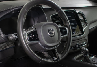 Подержанный автомобиль Volvo XC90 2020 года (16 фото)