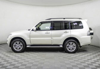 Подержанный автомобиль Mitsubishi Pajero 2014 года (8 фото)