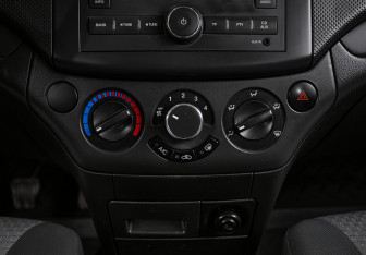 Подержанный автомобиль Chevrolet Aveo Hatchback 2008 года (11 фото)