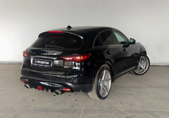 Подержанный автомобиль Infiniti FX 2011 года (5 фото)