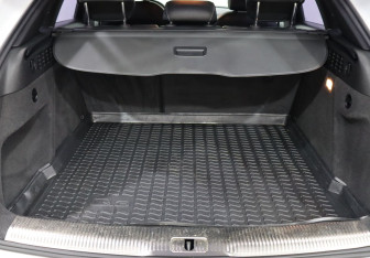 Подержанный автомобиль Audi Q3 2017 года (23 фото)