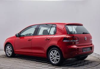 Подержанный автомобиль Volkswagen Golf Hatchback 2012 года (3 фото)