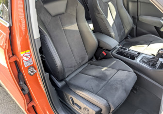 Подержанный автомобиль Audi Q3 2018 года (23 фото)