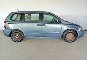 Подержанный автомобиль Kia Carnival 2007 года (7 фото)