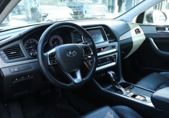 Подержанный автомобиль Hyundai Sonata 2017 года (13 фото)