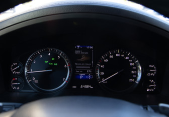 Подержанный автомобиль Lexus LX 2018 года (9 фото)