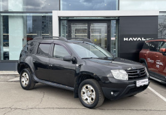 Подержанный автомобиль Renault Duster 2014 года (3 фото)