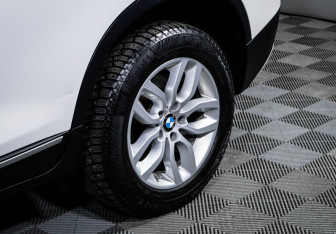 Подержанный автомобиль BMW X3 2012 года (15 фото)