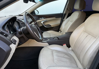 Подержанный автомобиль Opel Insignia Sedan 2010 года (10 фото)
