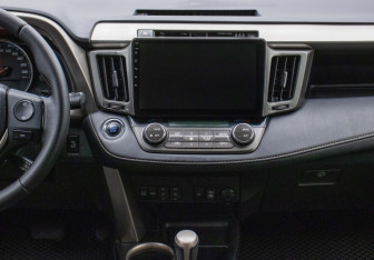 Подержанный автомобиль Toyota RAV4 2014 года (13 фото)
