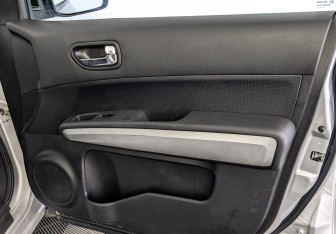 Подержанный автомобиль Nissan X-Trail 2011 года (25 фото)