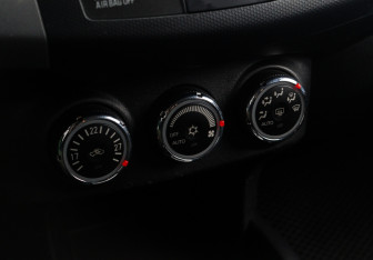 Подержанный автомобиль Citroen C-Crosser 2011 года (19 фото)