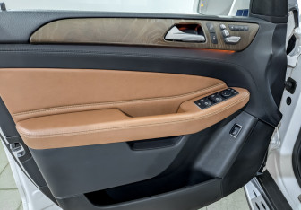 Подержанный автомобиль Mercedes-Benz GLE 2016 года (19 фото)