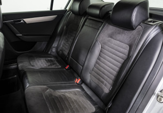 Подержанный автомобиль Volkswagen Passat Sedan 2011 года (14 фото)